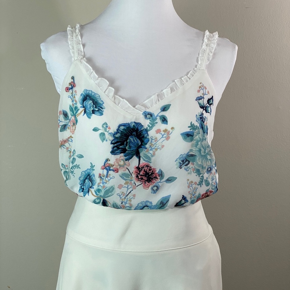 (0147) WHBM Lovely embroidered camisole!